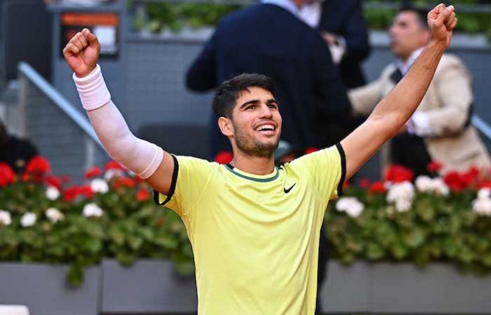 El tenista Alcaraz alcanza los cuartos de final del Masters de Madrid