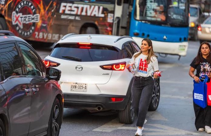 Lorena de la Garza propone iniciativas de seguridad vial en NL