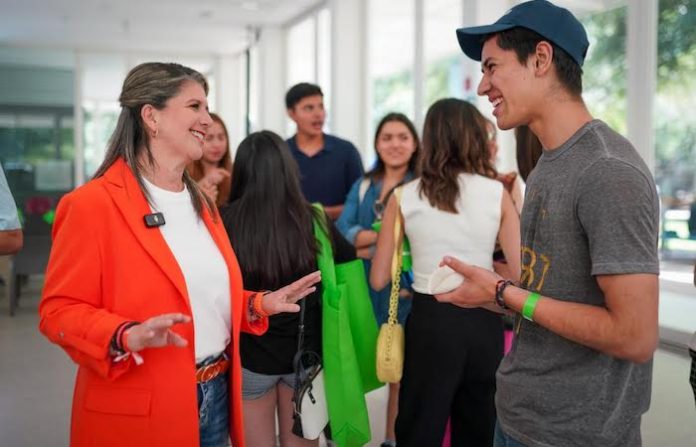 Asiste Martha Herrera a Simposio Nacional del ITESM