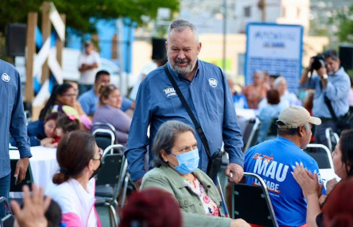 Mauricio consulta con ciudadanos en Parque La Retama