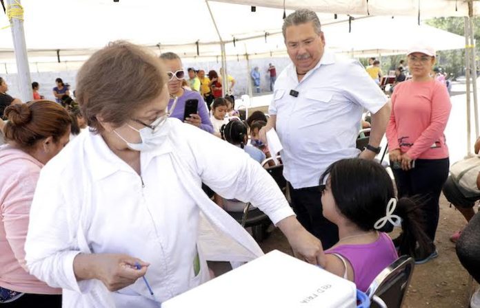 Escobedo cuida la salud de las familias, lleva brigada a la Col. Alianza Real