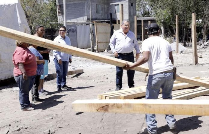 Escobedo brinda apoyo a familias afectadas por incendio