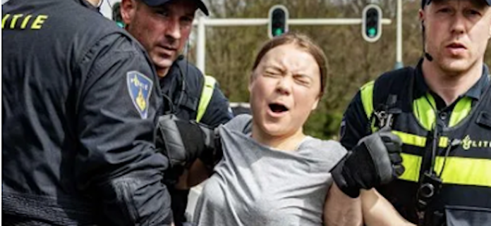 Video: La policía holandesa detiene a Greta Thunberg durante una manifestación en La Haya