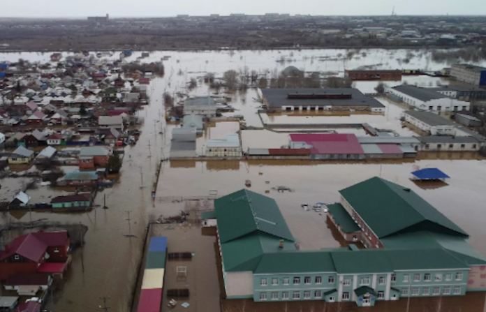 Más de 2.400 viviendas inundadas en la ciudad rusa de Orsk
