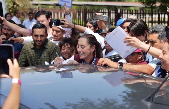 Claudia Sheinbaum llama a la comunidad estudiantil del IPN a hacer a México una potencia de desarrollo