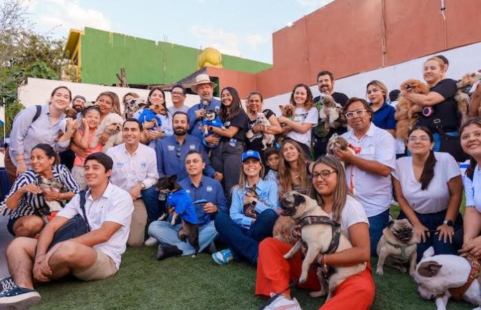 Mauricio comparte propuestas de bienestar animal en fiesta perruna