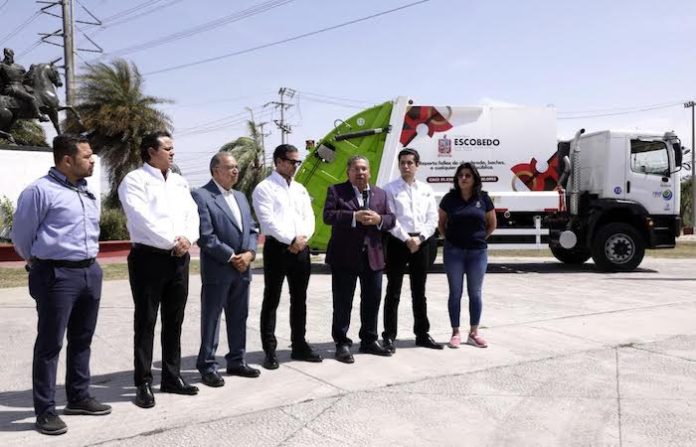 Estrena Escobedo nuevos camiones de basura