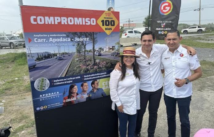 Estampan su firma César Garza Arredondo, Fili Flores y Marichuy para hacer el compromiso de ampliar la carretera Apodaca-Juárez