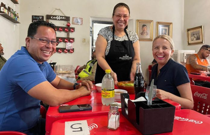 Héctor Castillo ofrece “ventanilla única” para los habitantes de Santa Catarina