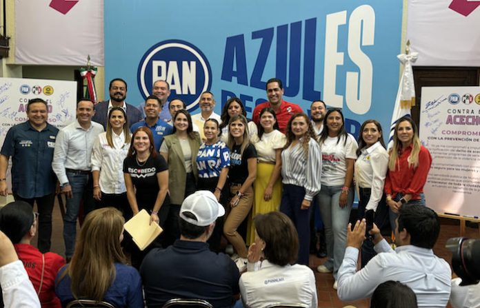 Candidatos y candidatas firman compromiso para impulsar la tipificación del “acecho” como delito