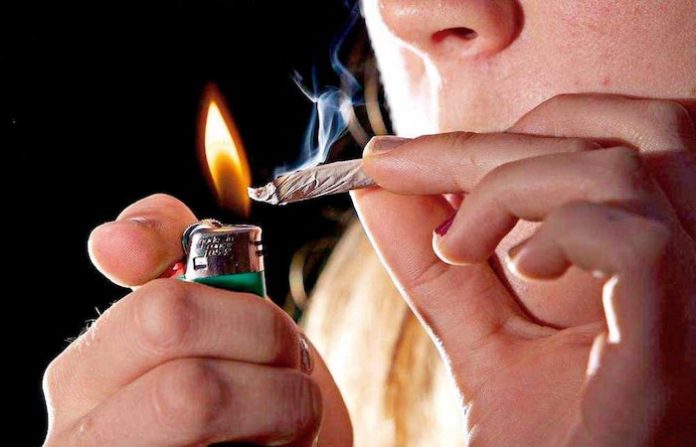 Impulsan reforma para sancionar suministro de drogas a menores de edad mediante dulces, bebidas o alimentos