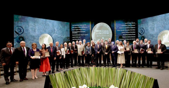 Reconoce Estado 200 años de logros, lucha, industria y humanismo