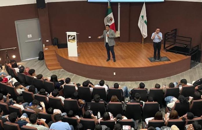 ¡Del barrio a la alcaldía! …Espinoza habla de frente ante estudiantes de la Universidad Tecnológica de SC