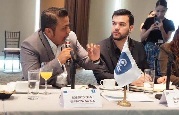 Roberto Espinoza se reúne con CAINTRA para unir esfuerzos y crear una alianza entre empresas y gobierno