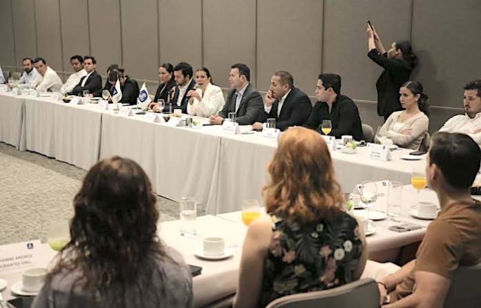 Expone Lorenia Canavati su proyecto por un mejor San Pedro ante cámaras empresariales y de comercio