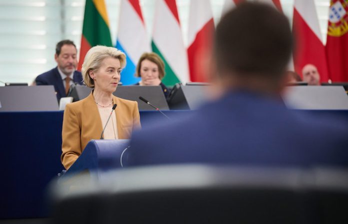 Aplazan al 6 de diciembre juicio por compra de vacunas por la jefa de la Comisión Europea