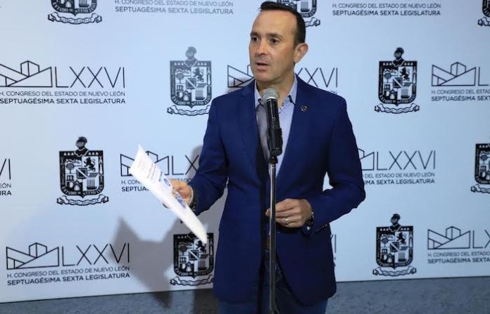 El Gobierno debe entregar agua potable en las llaves, no en garrafones, exige Carlos de la Fuente