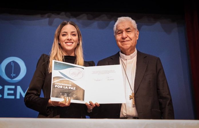 Firma Mariana compromiso por la paz en Nuevo León