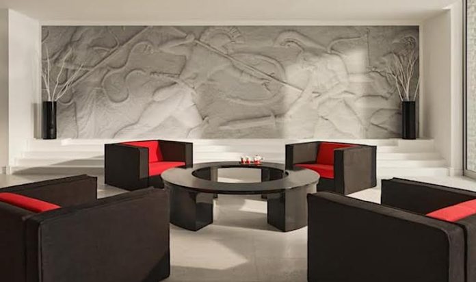 Ahora puedes alojarte en la mansión de Edna Moda