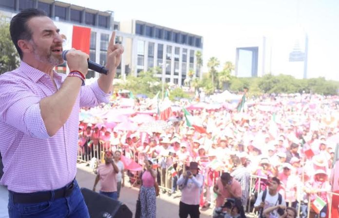Adrián de la Garza firma “Compromisos por la Democracia”