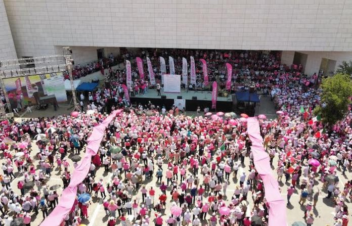 La Marea Rosa vuelve a la Macroplaza