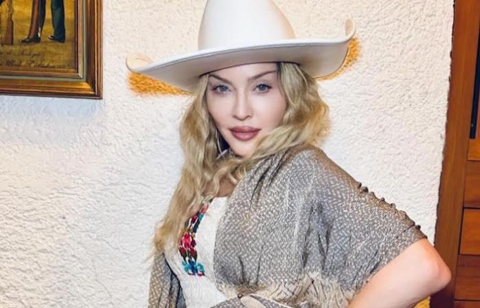 Madonna causa revuelo por usar ropa y joyas de Frida Kahlo: Museo niega que así fue