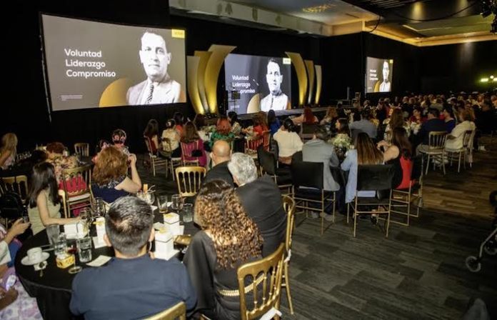 Reconoce la UDEM desempeño de sus mejores profesoras y profesores