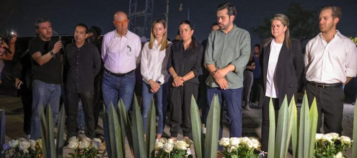 Acuden candidatos y candidatas de MC al lugar de los trágicos acontecimientos, rinden honor a las víctimas