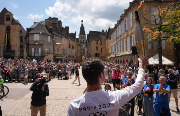 Detienen en Francia a un hombre que planeaba atentado durante el paso del fuego olímpico