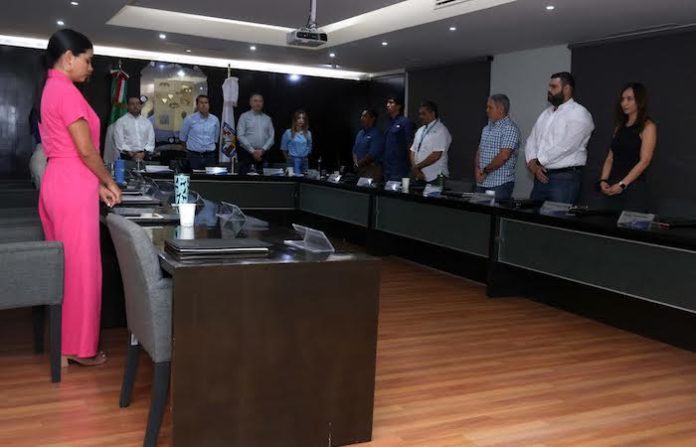 Da cabildo nicolaíta un minuto de silencio por víctimas de tragedia en San Pedro