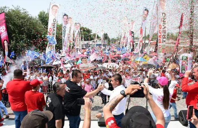 Acompañan 30 mil a Paco Treviño en la marcha por la victoria en Juárez