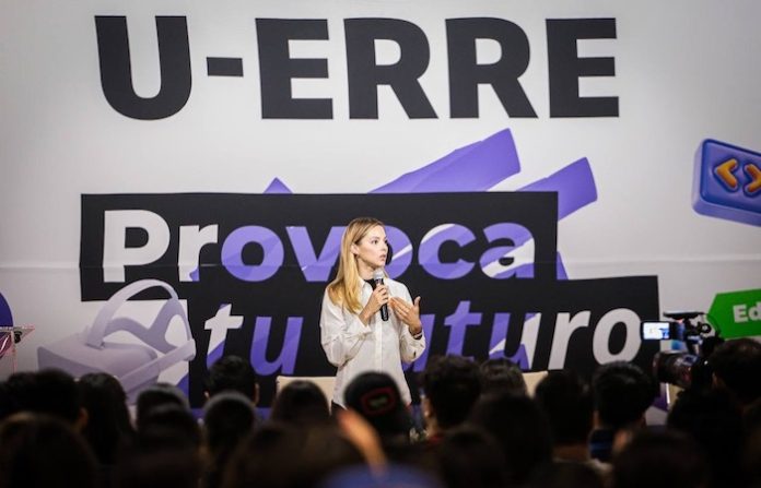 Llama Mariana Rodríguez a estudiantes de U-ERRE a ejercer su voto el próximo 2 de junio