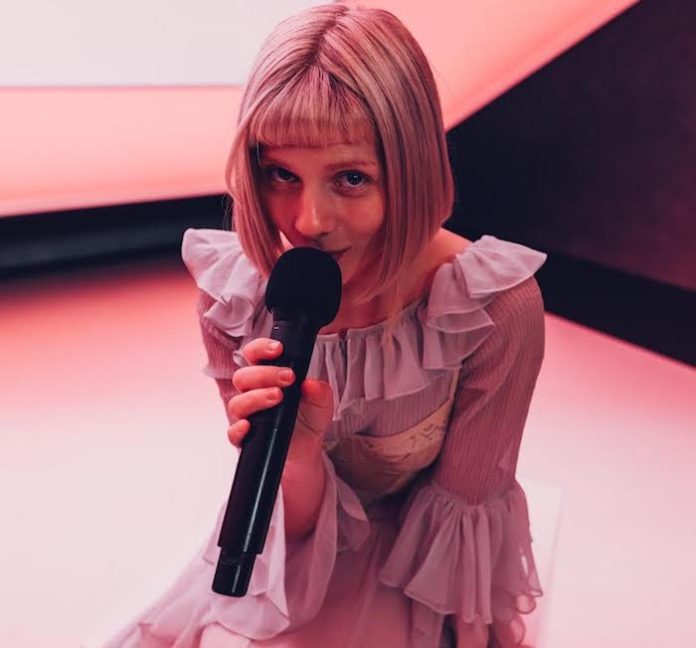 Aurora regresa a México con “What Happened to the Earth Part 2”