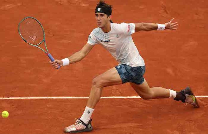 Etcheverry va de menos a más en su estreno en París