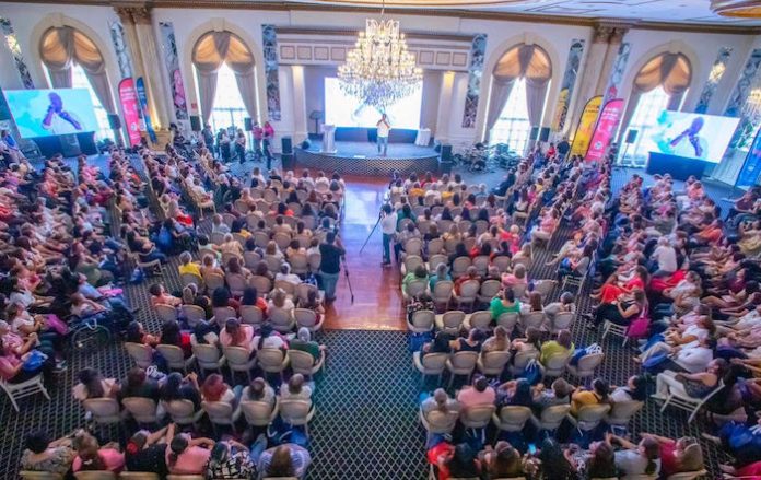 José Luis Garza y Karina Barrón tienen encuentro con mujeres de Guadalupe