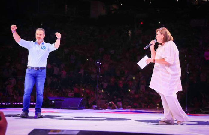 Concluye Adrián campaña en la Arena Monterrey junto a Xóchitl Gálvez