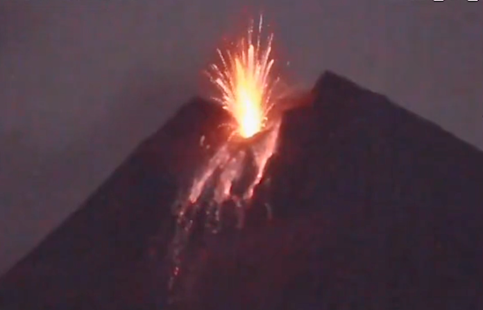 Volcán ecuatoriano Sangay muestra actividad alta