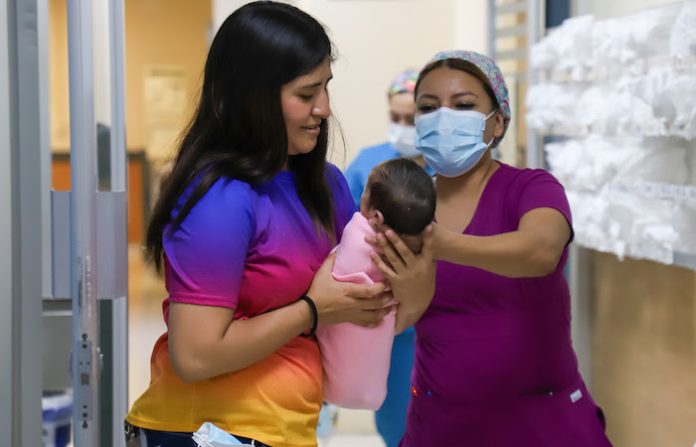 Dan de alta a Beila, una de las siamesas que nacieron en el Hospital Materno Infantil