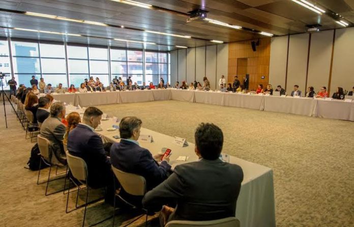 Los Naranjas de NL comparten propuestas con CAINTRA