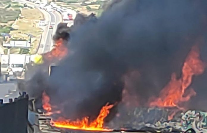 Volcadura de tráiler deja un muerto en Autopista Monterrey-Saltillo