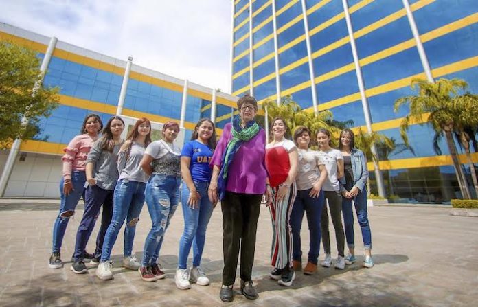 Cumplen estudios de género 25 años en la UANL
