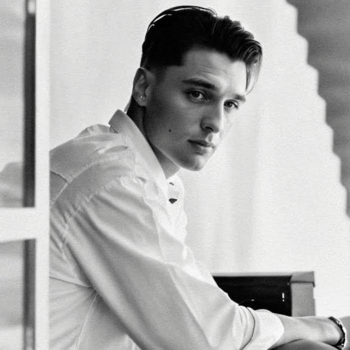 ¡Peso Pluma deja atrás su icónico mullet y las redes enloquecen!