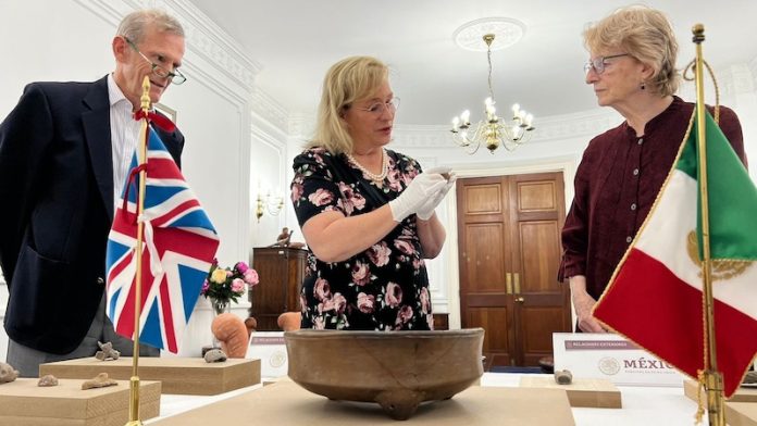 México recupera 19 piezas arqueológicas que estaban en posesión de Reino Unido