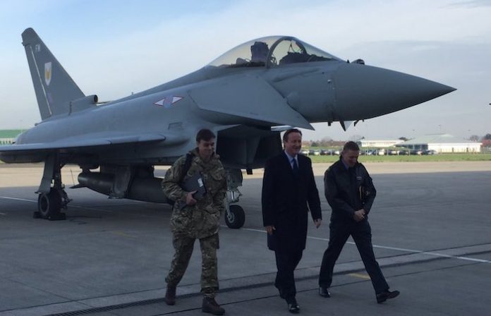 El canciller británico se opone a la idea de Macron de enviar tropas a Ucrania