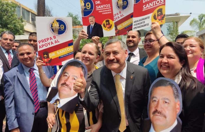 Realiza Santos Guzmán registro para Rectoría de la UANL