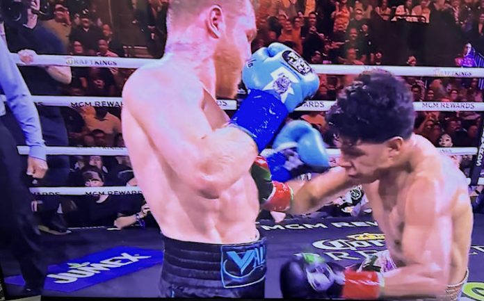Canelo Álvarez venció a Munguía por decisión unánime