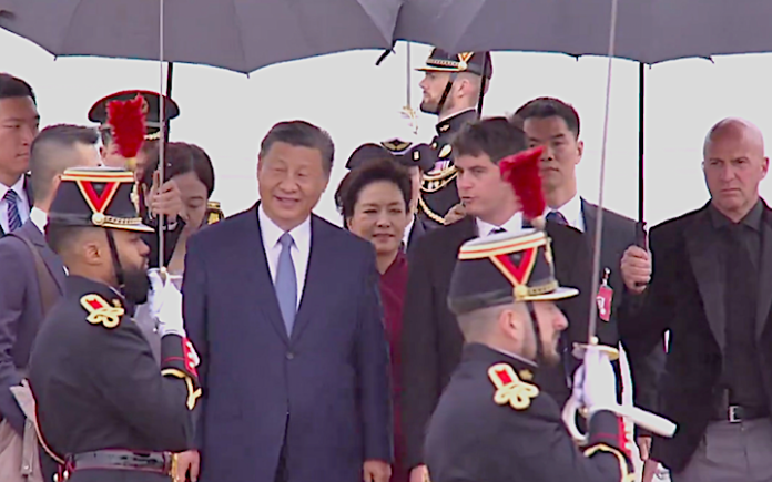 Xi llega en Francia en una visita estatal