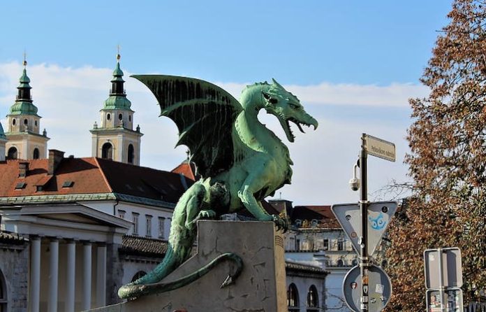 La policía eslovaca investiga más de 1.300 denuncias de bombas colocadas en escuelas