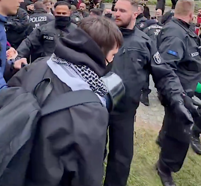 Reprimen protesta estudiantil a favor de Palestina, ahora en Berlín