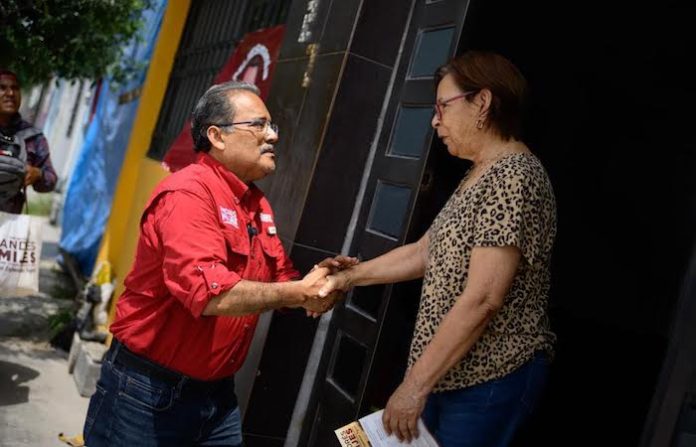 Continua Andrés Mijes dando a conocer a vecinos de Escobedo sus propuestas